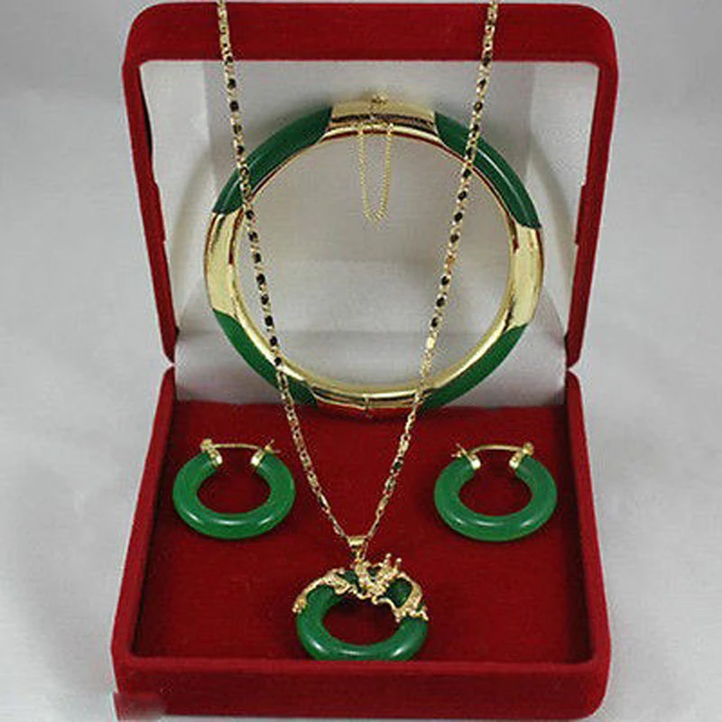 

New ! Latest ! Women's green necklace pendants, earrings , bracelets Set AA5154