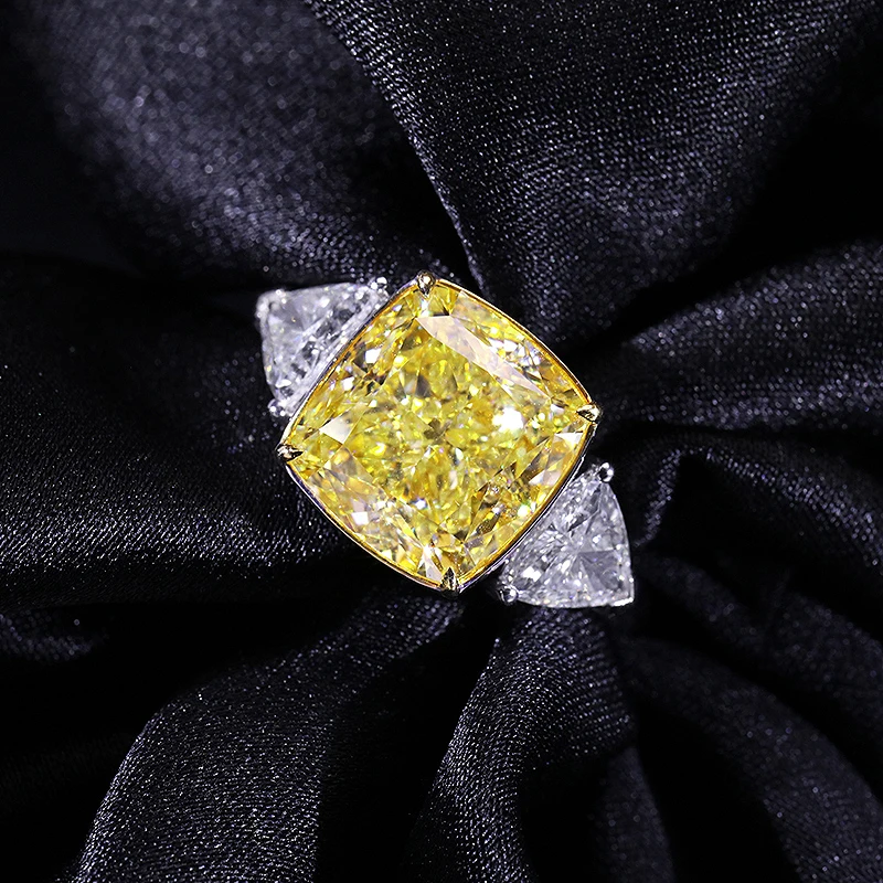 Твердые из белого золота 18 карат центр 4.2ctw Moissanite желтого цвета подушки с кольцо сбоку Треугольники лаборатория Обручение кольцо для Для женщин