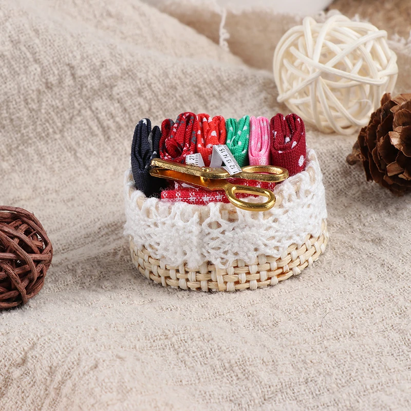 Миниатюрный набор для шитья плетеная корзина со смешанными швейными аксессуарами 1/12 Масштаб Мебель для спальни Декор кукольный домик игрушки