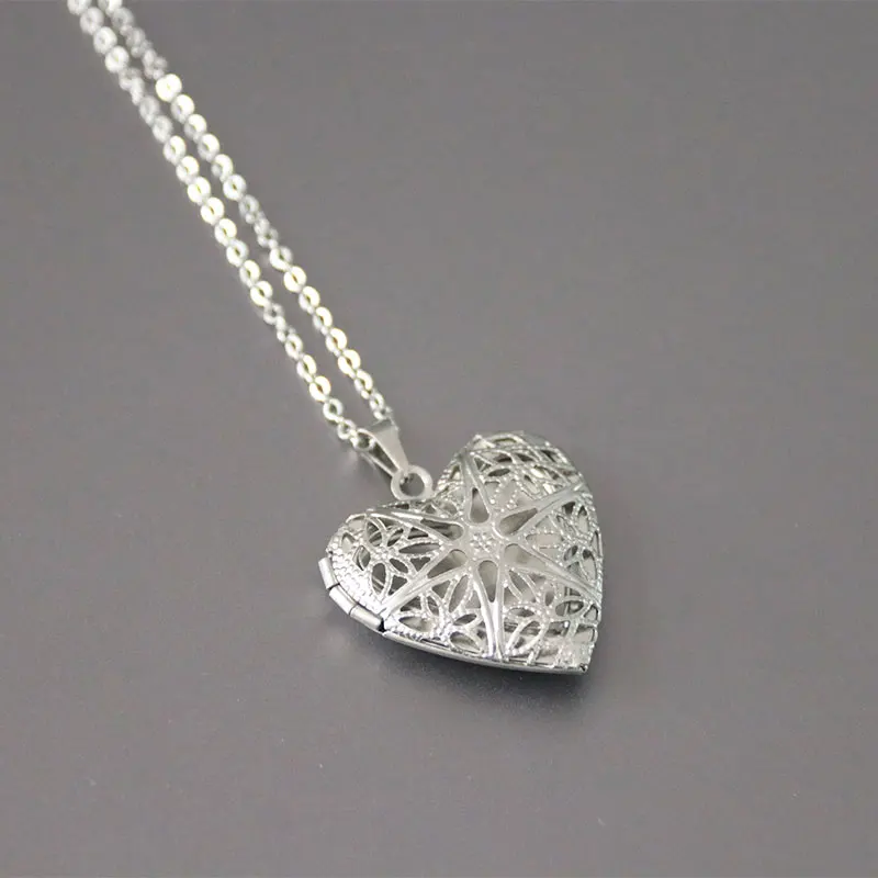 

1pc Cut Heart Pendant Necklace Stainless Steel Simple Love Locket Necklaces Women Kids Fashion Memorial Jewelry