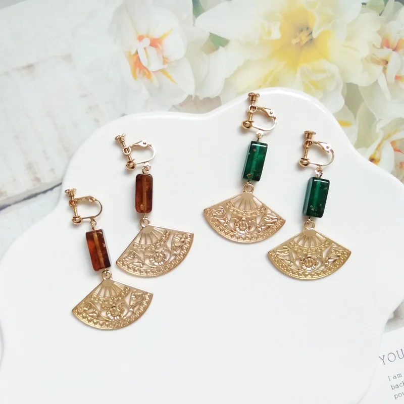 

Japanese Vintage No Pierced Hole Metal Fans Clip Earrings Women Ethnic Crystal Fan Shape Clips on Earrings Without Piercing