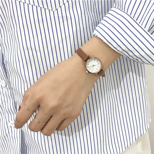 Moda donna piccoli orologi bianchi 2021 orologio da polso al quarzo da donna  di marca Ulzzang semplice Retr Montre Femme con cinturino in pelle|Women's  Watches| - AliExpress
