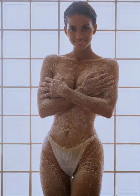 

035 Halle Berry - American Actress Former Fashion Model 14"x20"16"x24" 20"x30" 24"x36" Poster