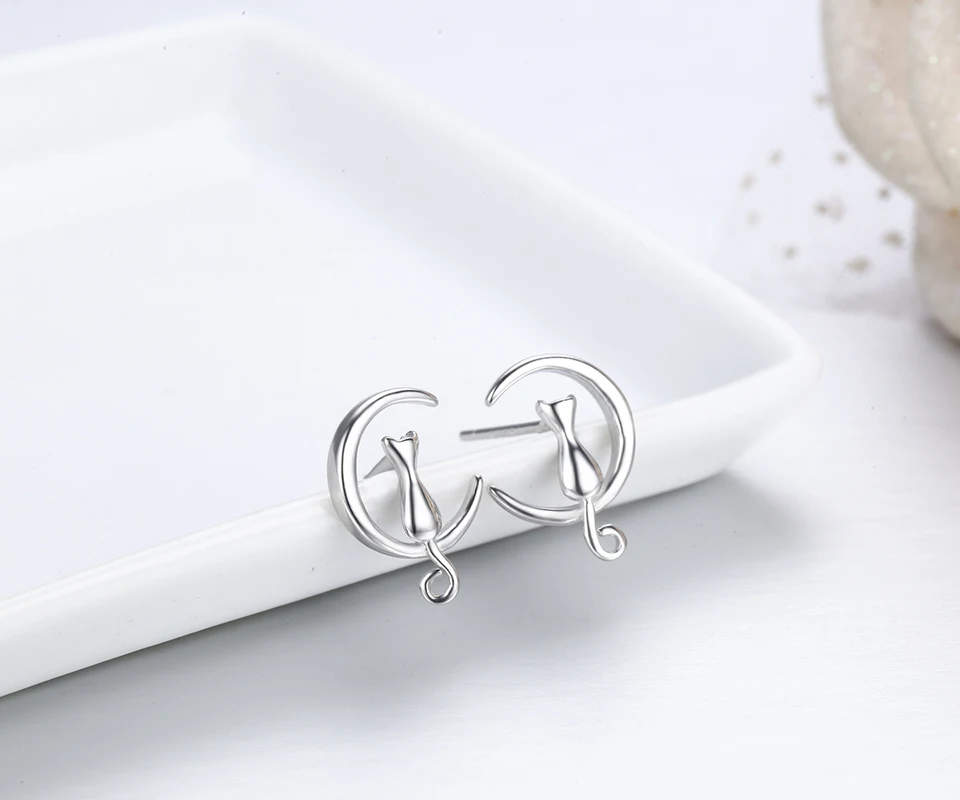 

Cute 925 Sterling Silver Kitty Cat on Moon Gato Stud Earrings For Women Children Girls Kids Jewellery Gift brinco pequeno Aros