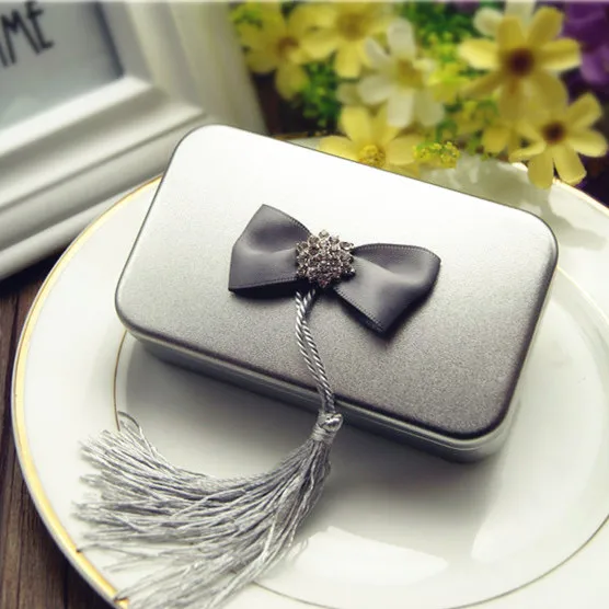 

shinning grey silver party chocolate tin boxes with bow , DSC2011