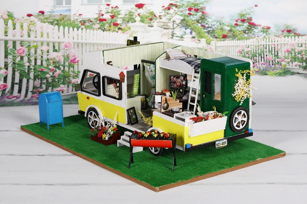 Cutebee Leisure Holiday DIY Miniature Kit 52 82