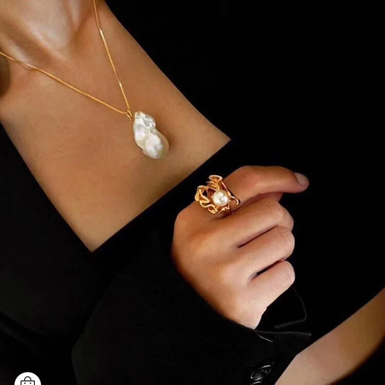 HUANZHI 2019 New Baroque Gold Metal Irregular Imitation Pearls Chain Necklace For Women Girl Party Jewelry Gifts - Image 3