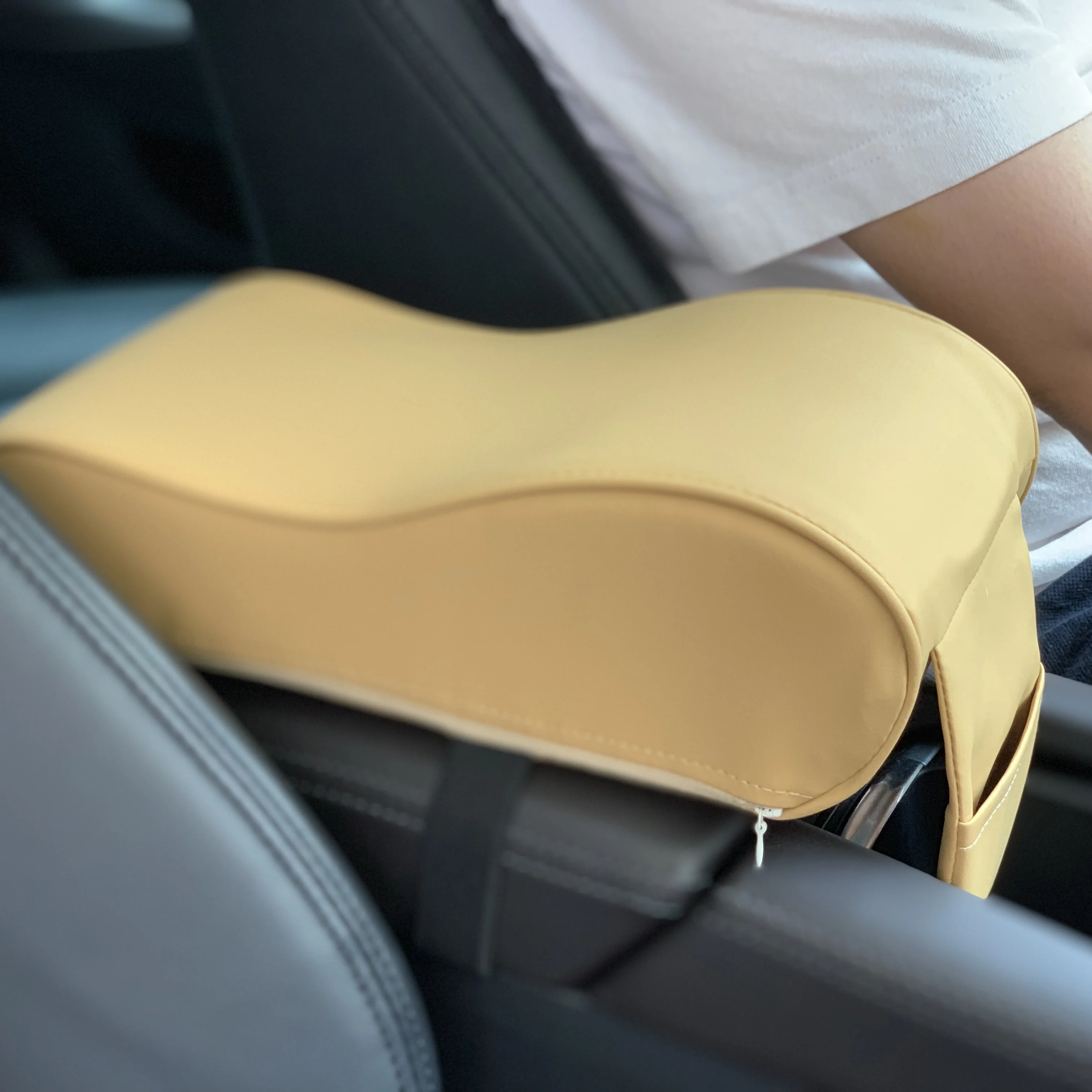 

Car Central Armrest Pad For Ford Focus Fusion Escort Kuga Ecosport Fiesta Falcon Mondeo Taurus EVEREST