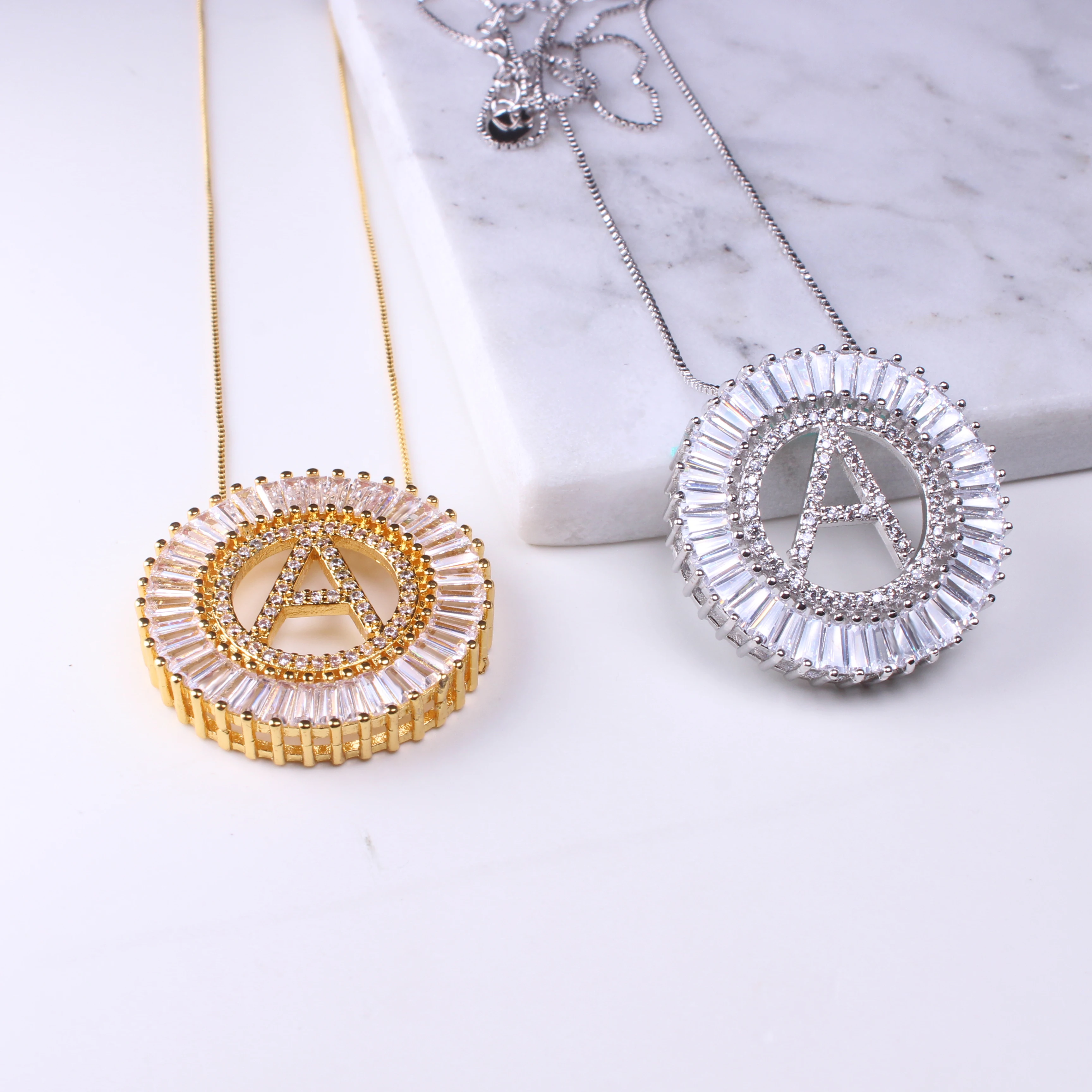 Initial neckalce ABCDEFGHIJKLMNPRSTVY Letter Necklace Shiny Cubic