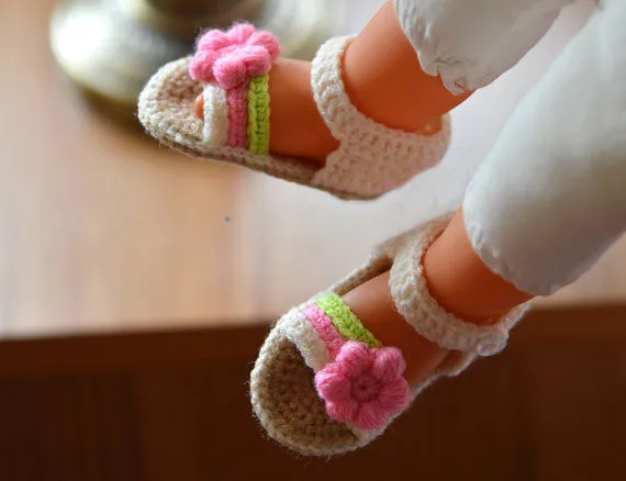 Крем вязаные крючком детские сандалии к, ручной работы вязаный крючком обувь для девочек с розовыми цветами