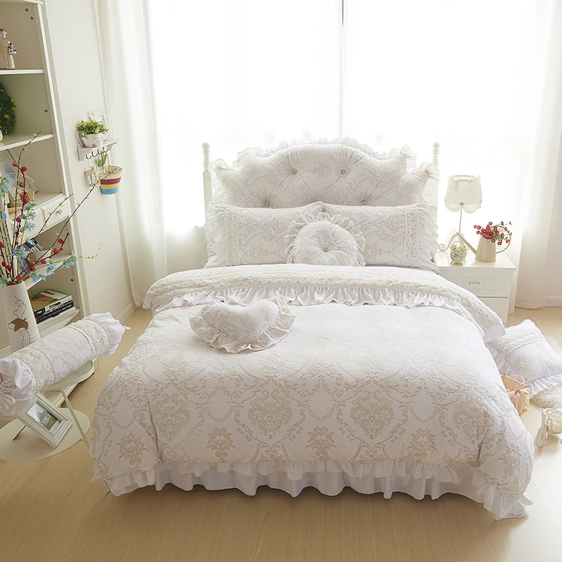 

Luxury white wedding bedding set princess lace bed skirt warm embroidered velvet quilts king duvet cover sets wedding bedspreads