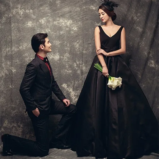 Satin-Black-Wedding-Dress-V-Neck-Sleeveless-Floor-Length-Simple-Bride-Ball-Gown-Customized-Size (3)