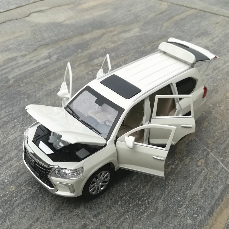 Автомобиль из сплава 1:24 Φ W/6 дверей открытой длиной 20 см отличное качество для