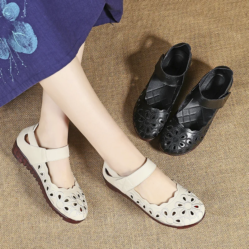 

Leather Hollow Comfortable Flat-bottomed Mother Size Sandals Women Summer 2019 New Embroidered Hole Nurse Shoes Sandals