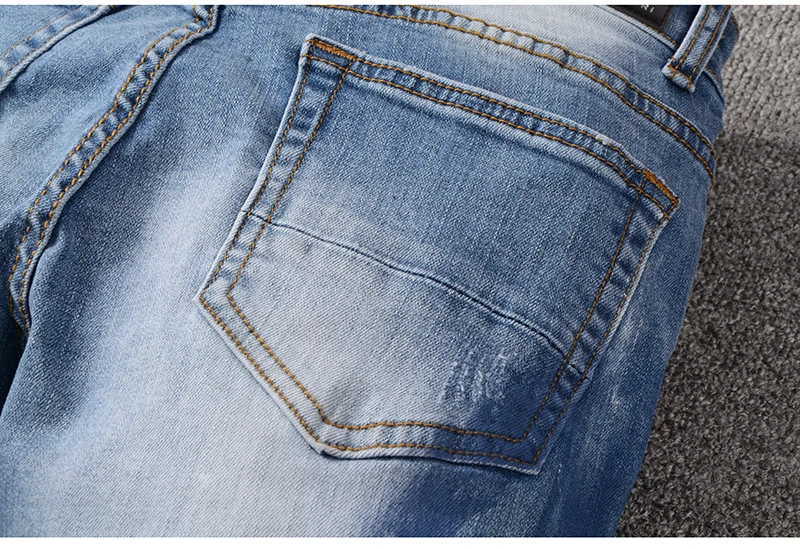 Мужские джинсы со стразами Sokotoo стрейчевые голубые штаны с заплатками зауженные рваные брюки