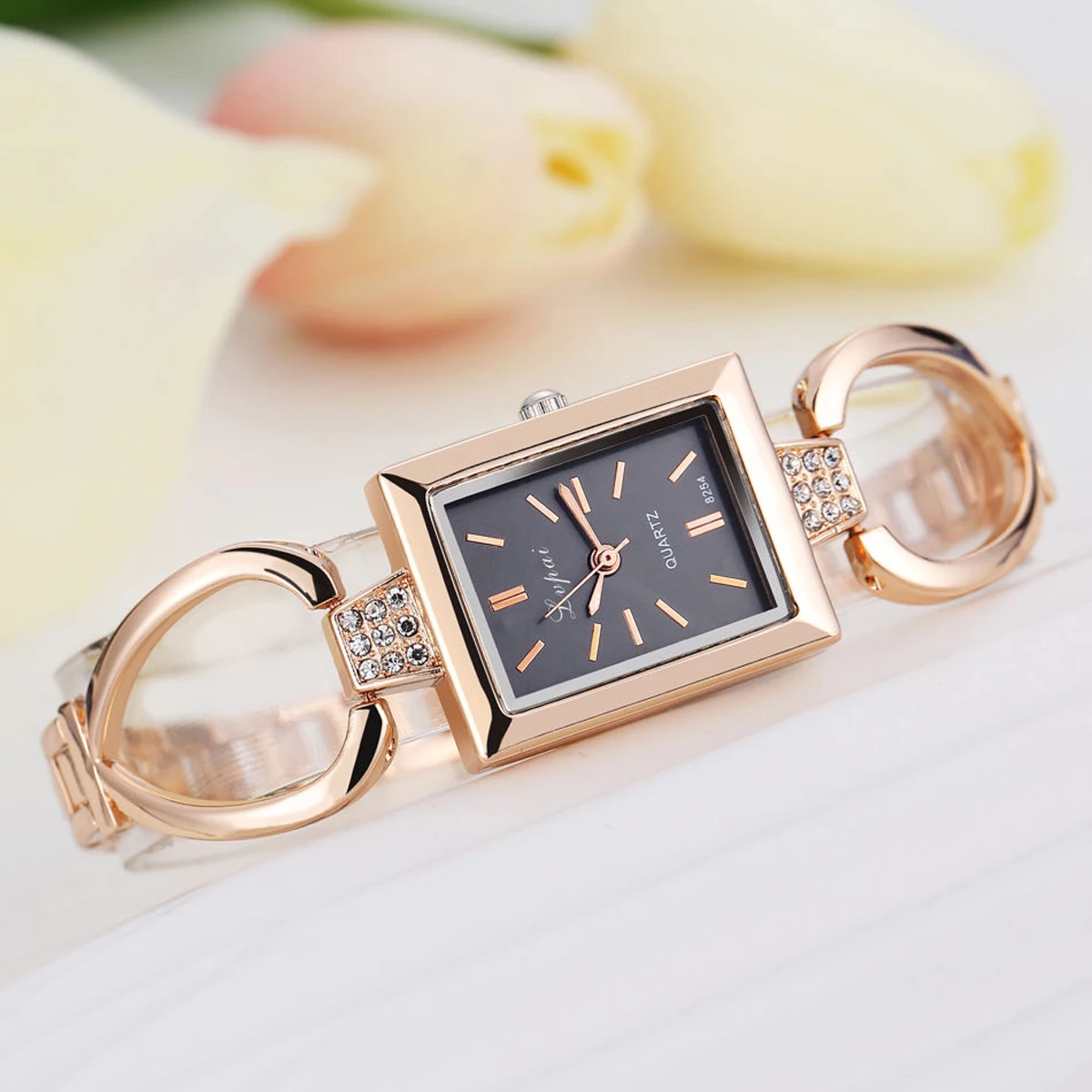 Luxury Brand Stainess Steel Dress Watches Girls Quartz Watch Bracelet Watch Ladies Fashion Women Dress Crystal Square Wristwatch