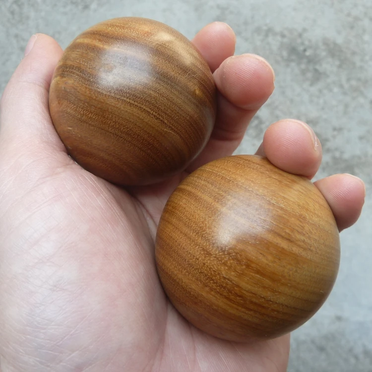 

Natural green sandalwood, solid wood balls, handball, wooden goods.
