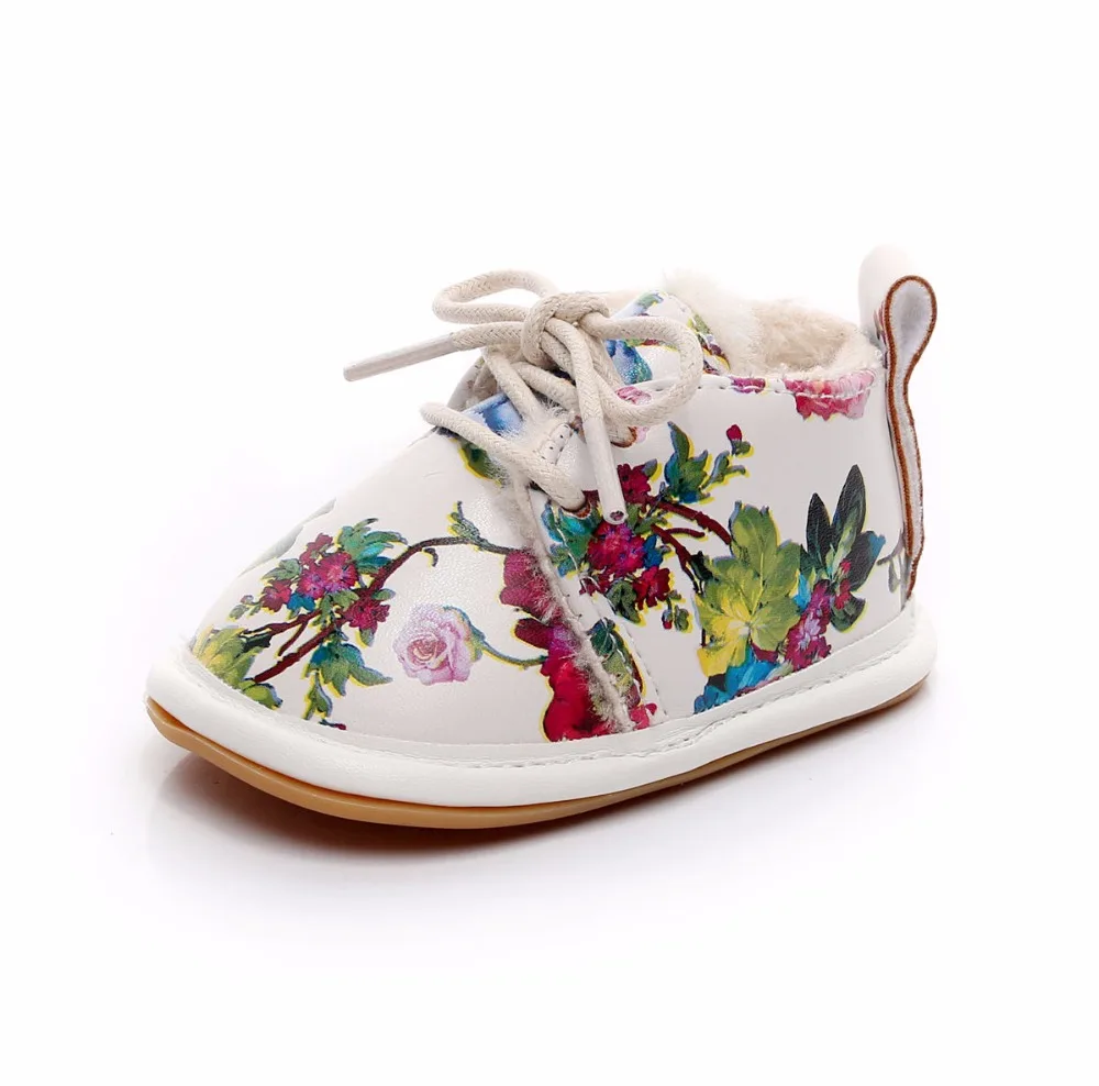Новинка; зимняя обувь для новорожденных; стильная обувь из искусственной кожи с цветочным принтом; обувь для малышей; теплые зимние ботинки из флиса для малышей