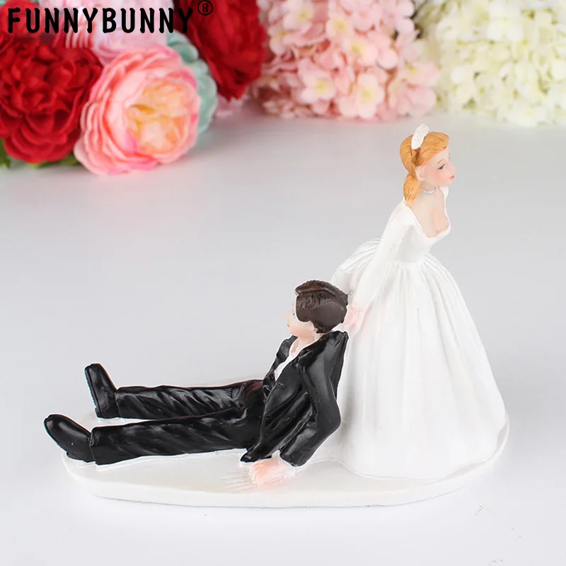 

Funny Bride and Groom Decorative Wedding Cake Toppers Cake Topper Figurines, Keepsake Wedding Cake Decorations in Unique Pose