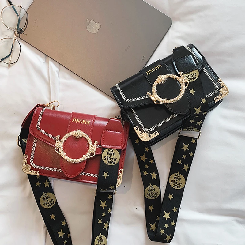 

Lacquer lady bag 2019 new fashion Vintage Port style small square bag ins super-hot broadband one shoulder inclined bag red cute