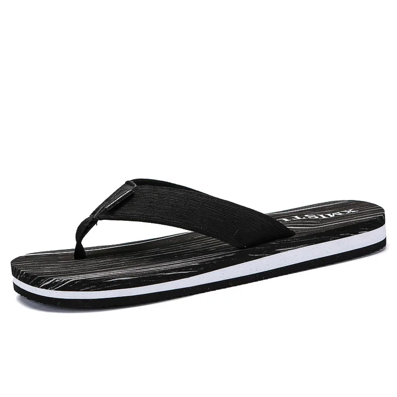 Summer flip flops men's trend Korean version of the personality of the beach shoes students simple casual sandals and slippers