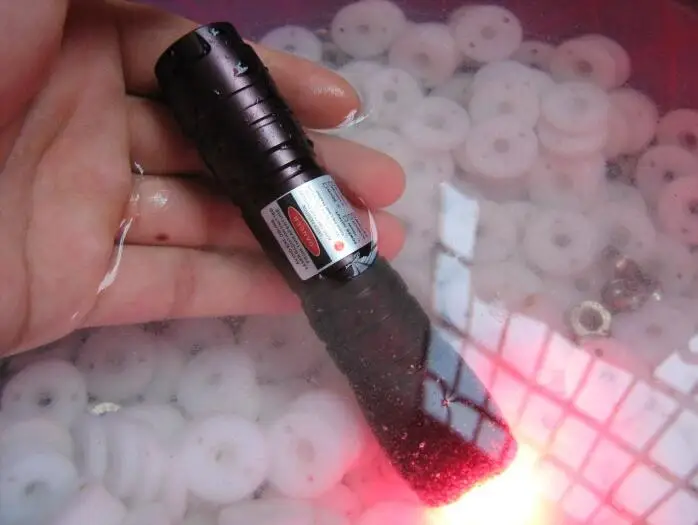 ارتفاع بالطاقة حرق الليزر الأحمر 650nm 10000 متر قوي الأحمر مؤشر شعاع الليزر القلم حرق مباراة حرق السجائر ارتفاع بالطاقة حرق الليزر الأحمر 650nm 10000 متر قوي الأحمر مؤشر شعاع الليزر القلم حرق مباراة حرق السجائر
