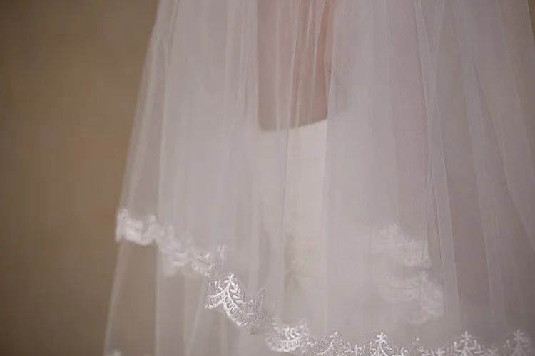 AYiCuthia Фата красивая Белый Кот собор короткая свадебная фата края шнурка с расческой невесты вуали TS6