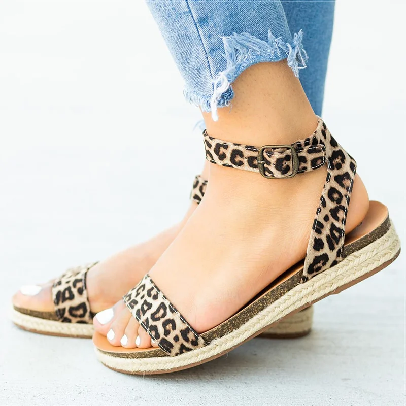 النساء الصنادل ليوبارد صندل مسطح الصيف النساء الأحذية مشبك 2019 لينة أسفل السيدات أحذية امرأة Sandalie الإناث Sandalias موهير النساء الصنادل ليوبارد صندل مسطح الصيف النساء الأحذية مشبك 2019 لينة أسفل السيدات أحذية امرأة Sandalie الإناث Sandalias موهير