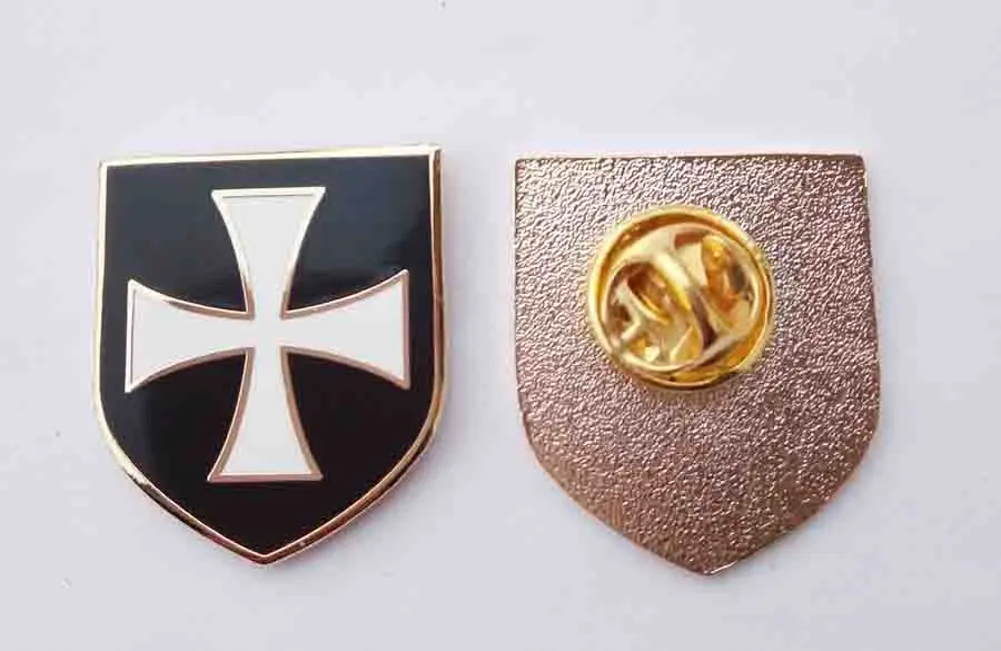 

FREE SHIPPING 1PCS masonic lapel badge white cross knights shield lapel pin