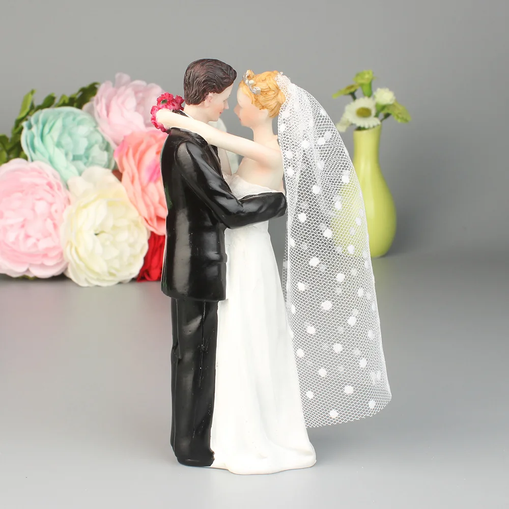 Обнимая жениха и невесты торт Топпер резиновая фигурка жениха и невесты Свадебный торт Топпер пара для украшения свадьбы