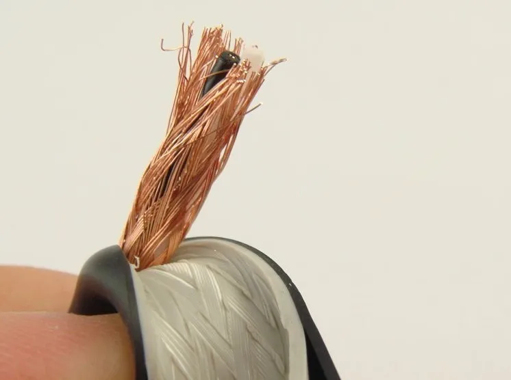 Standard 100 series Headphone audio signal extended to record audio cable 6mm diameter