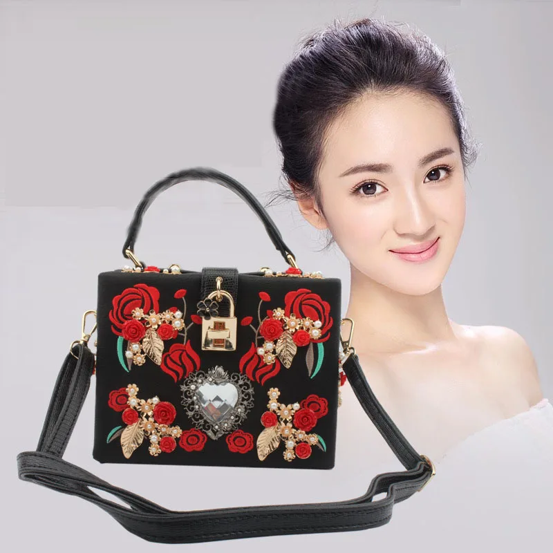 

Locked vintage embroidered small box bag Luggage shoulder slung small square bag rose flower diamond pearl female