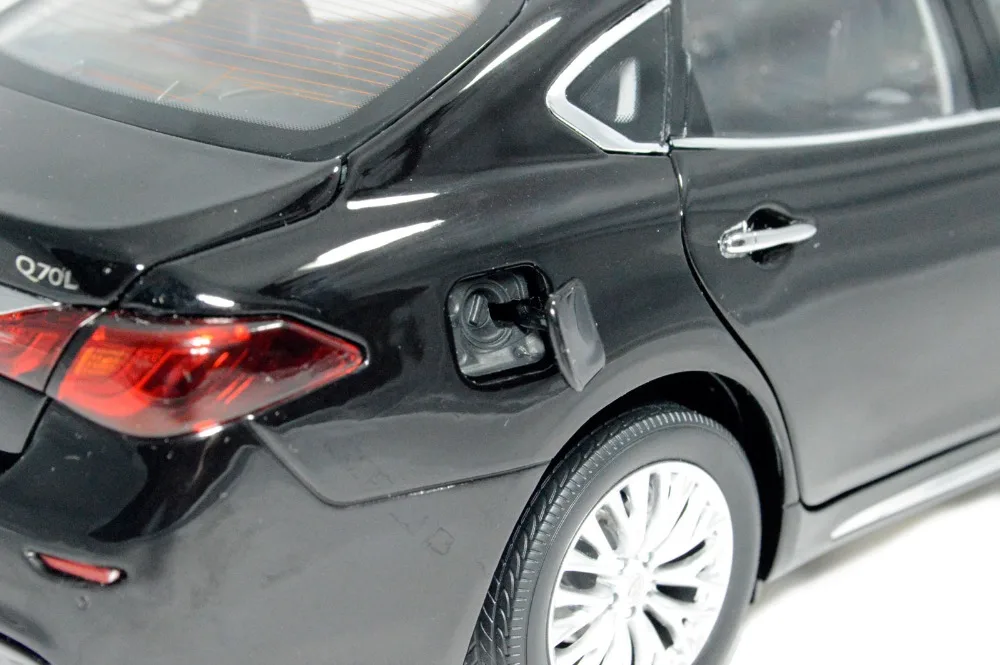 Infiniti-Q70L-2016-BK-12