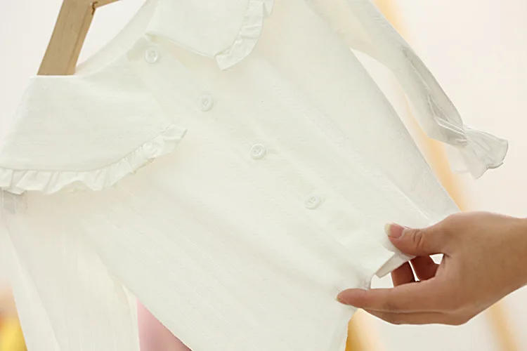 Dollplus/детские белые рубашки для маленьких девочек; Осенняя детская одежда с длинными рукавами; милые топы для малышей; блузки с оборками и отложным воротником для девочек