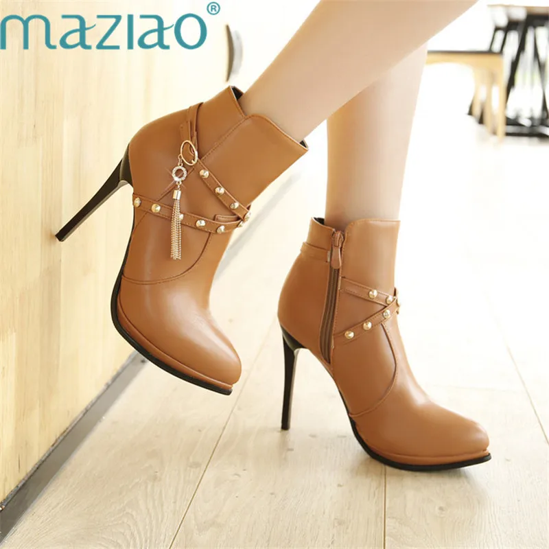 

Studded Rivets Chelsea Boots Leather Short Ankle Boots Zipper Cross Strap Martin Booties Motorcycle Boots MAZIAO