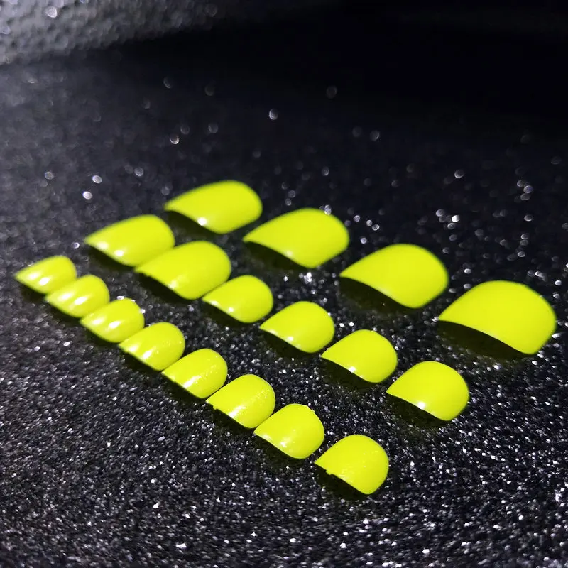 

24pcs Short Birght Green Kids False Toe Nails Designs Artificial Glitter Full Cover Toe Nail Tips Natural Square Fake Toe Nails