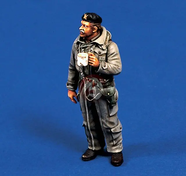 

1/35 Scale Resin Figure British Officer Drinking