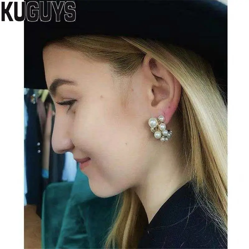 

KUGUYS Vintage Round Gold Metal Pearl Stud Earrings for Womens Jewelry Exquisite C-shape Small Earring Party Wedding Accessories