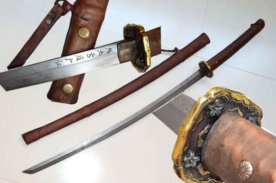 

HandMade Japanese Military Officer Sword Samurai Katana Folded Damascus Steel Blade Oxhide Sheath