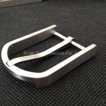 Чистая титановая пряжка для ремня безвредная для кожи 15 г/шт. Ширина ремня менее 30 мм