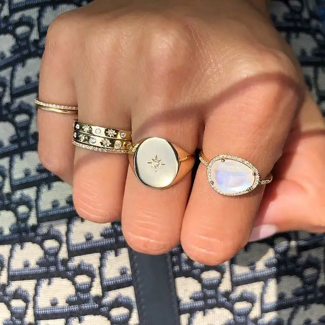 

2019 Top fashion simple design delicate gold color zirconia star rings for Women fashion engagement Wedding finger rings Jewelry