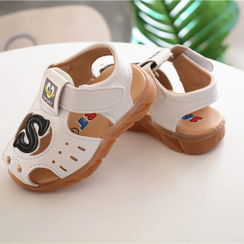 Летняя одежда для новорожденных Одежда для маленьких для мальчиков и девочек дышащие обувь со светодиодной подсветкой противоскользящая мягкая подошва сандалии