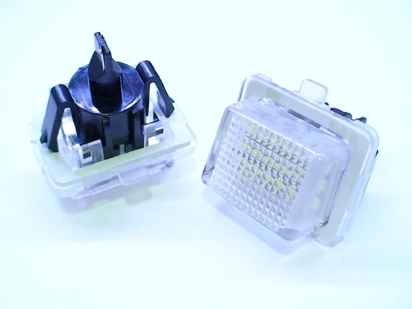 Mercedes_Benz_W204_LED_license_plate_lamp (2).jpg