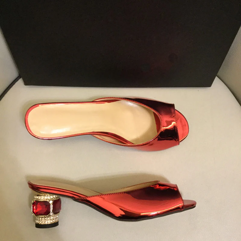Пикантные женские босоножки женская обувь с украшением в виде крупных кристаллов алмаза Обувь на высоком каблуке ; глянцевые женские кожаные Стразы платье женские шлепанцы; Летняя обувь - Цвет: red