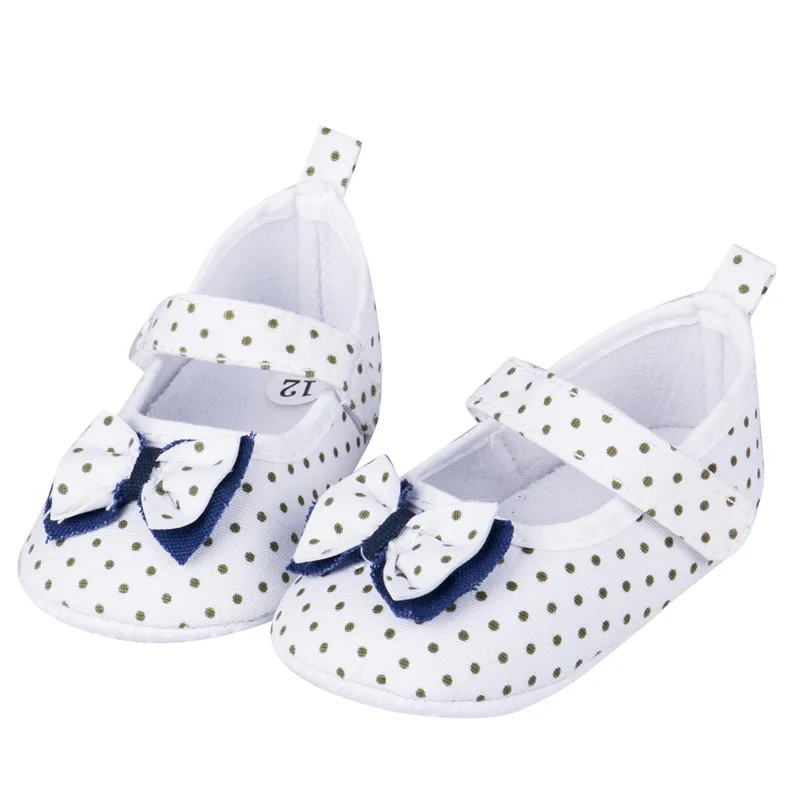 Противоскользящая подошва для маленьких мальчиков и девочек; обувь для кроватки; кроссовки в горошек с бантом для новорожденных девочек; От 3 до 12 месяцев - Цвет: Белый