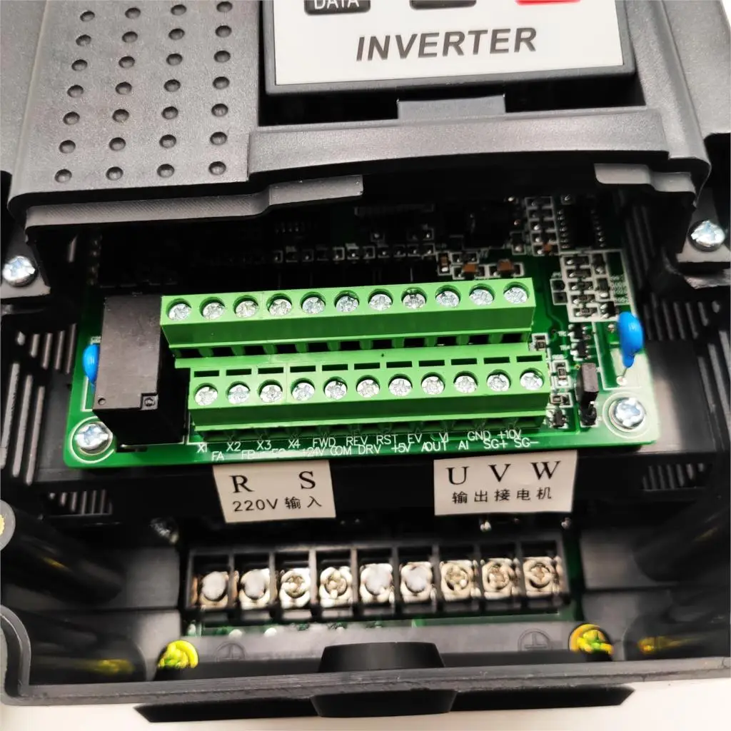 VFD 4 кВт 220 В однофазный вход и выход 3 фазы 220 В инвертор частоты