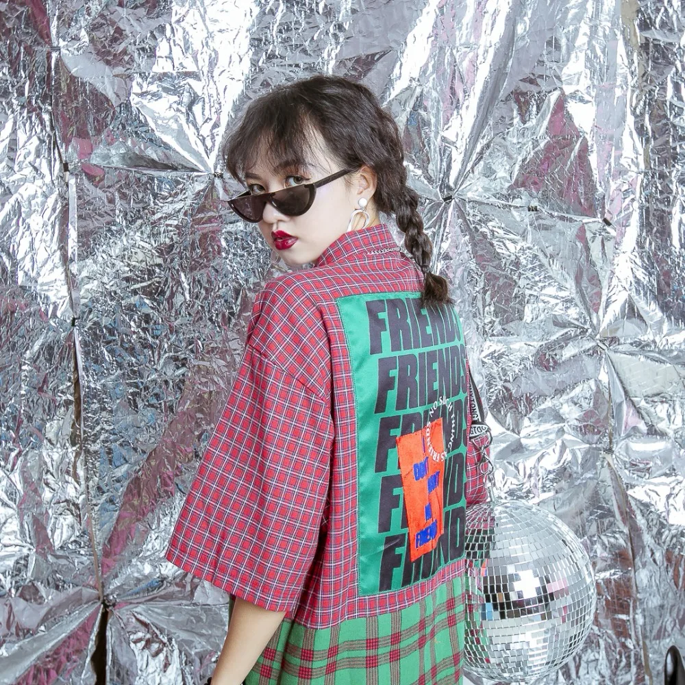 Оригинальный пункт Harajuku сшитая цветная клетчатая ткань с свободной рубашкой и
