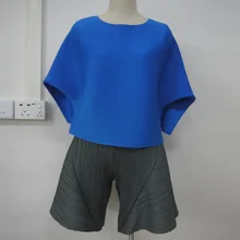 Короткая Однотонная футболка UHPS, универсальная простая модная футболка со складками