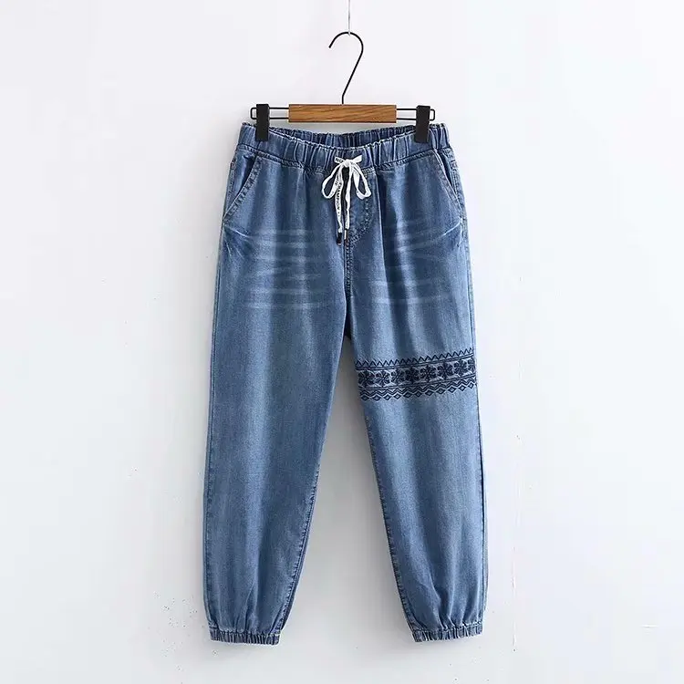 Свободные джинсовые женские брюки карго размера плюс с эластичной резинкой на талии новые весенние джинсы длиной до щиколотки женские мягкие брюки с вышивкой для женщин