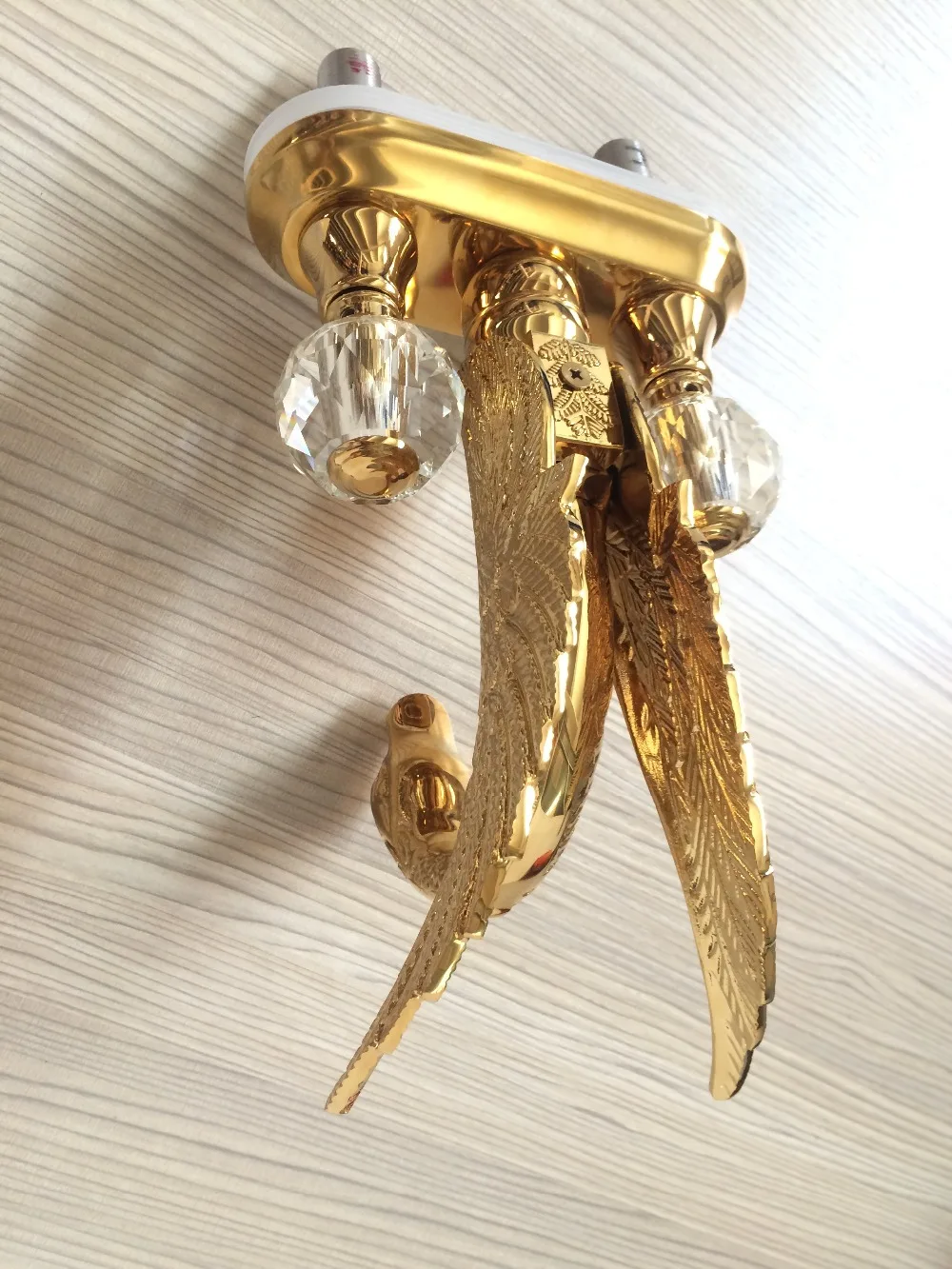 Лебедь смеситель для раковины, смеситель PVD ti-Gold, 4 дюйма, Центральная отверстие, Хрустальные Ручки, на бортике